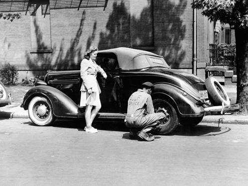 Уличная сцена 1942