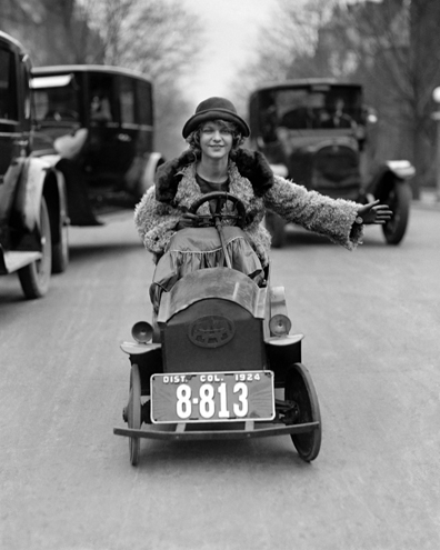 Леди в автомобиле 1924