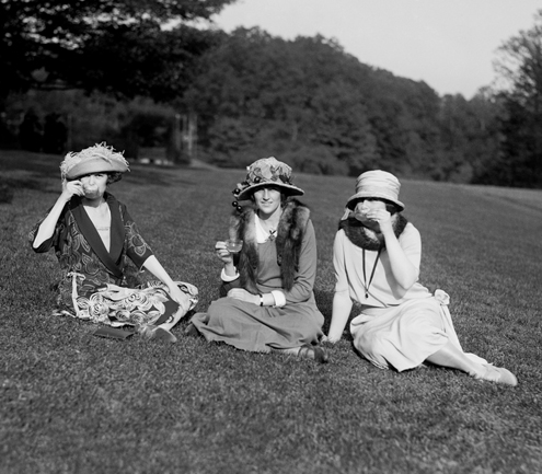 Чаепитие на траве 1921